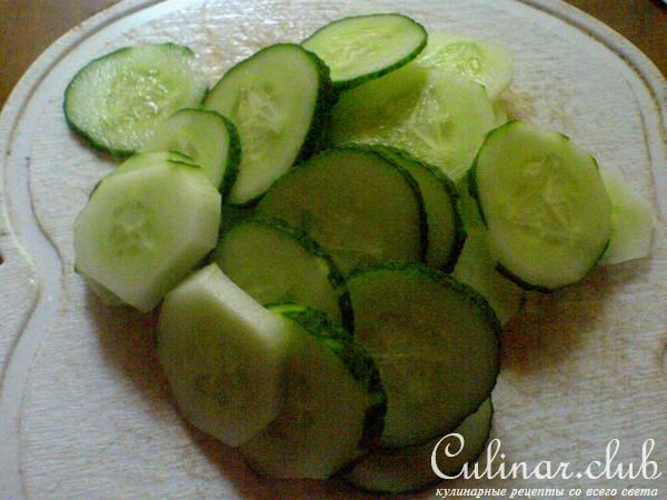 Салат из огурцов и авокадо