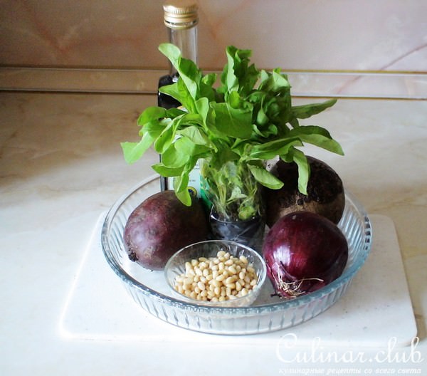 Салат из свеклы с маринованным луком