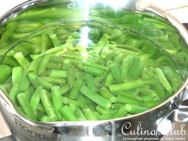 Салат с кабачками, болгарским перцем и кедровыми орешками