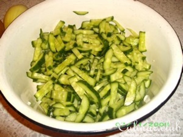 Салат из огурцов (очень простой вариант)