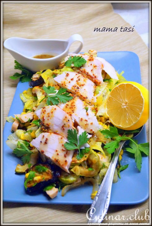 Тёплый овощной салат с курицей, самый вкусный, уж простите за столь смелое заявление.