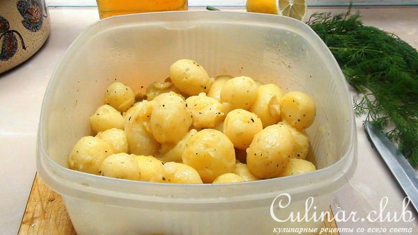 Очень вкусный картофельный салат с копчёной сёмгой.