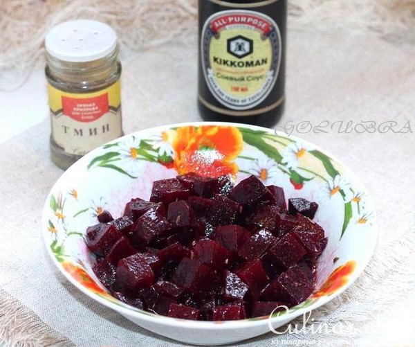 Балканский салат из свеклы с соусом