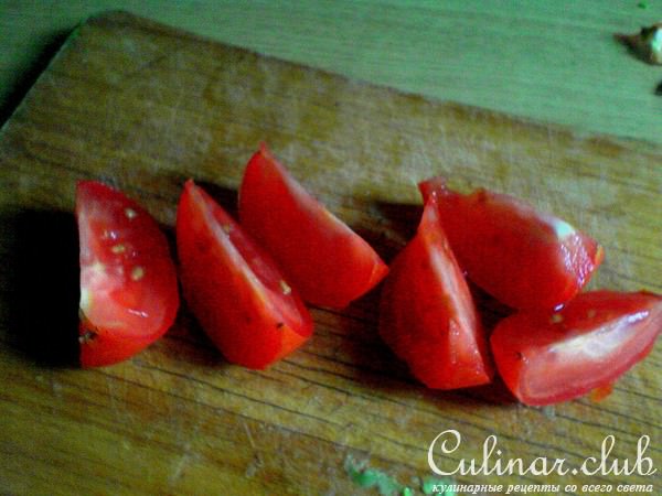 Салат с авокадо, помидорами и фетой