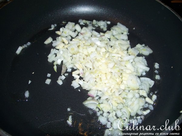 Теплый салат со спаржей и грибами