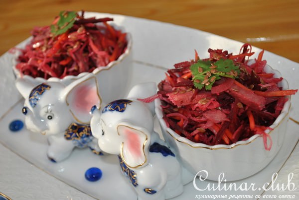 Салат со свежими овощами и языком