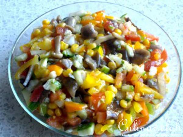 Салат овощной с грибами