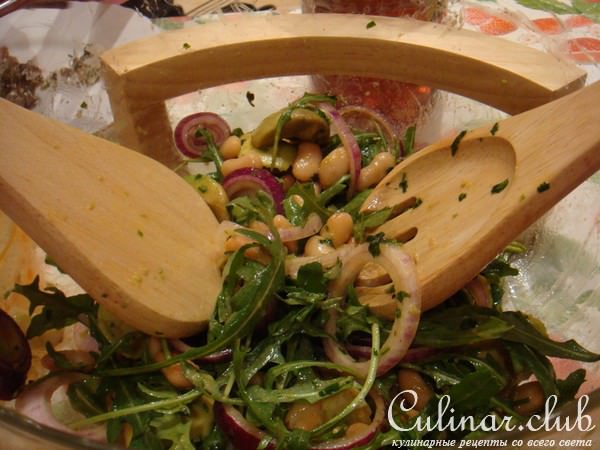 Салат из авокадо и фасоли