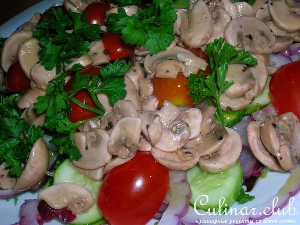 Овощной салат с быстромаринованными шампиньонами
