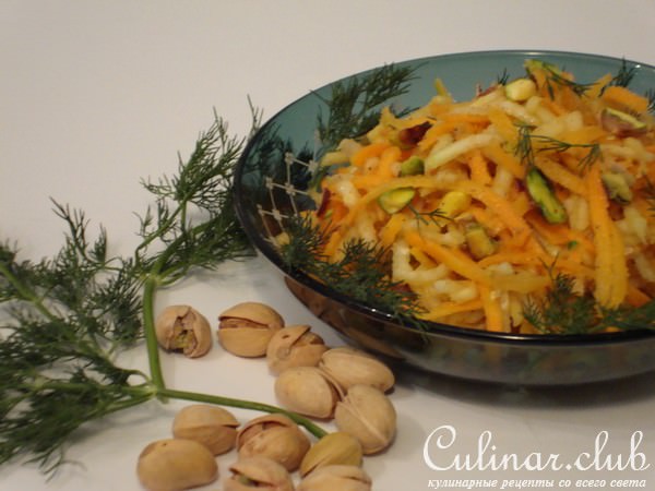 Салат из кольраби с морковью и фисташками