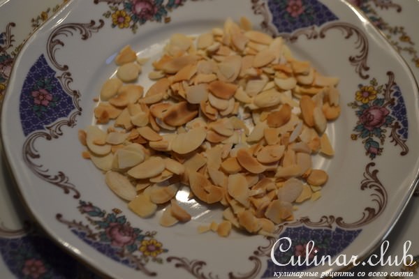 Салат из свеклы с миндальными лепестками