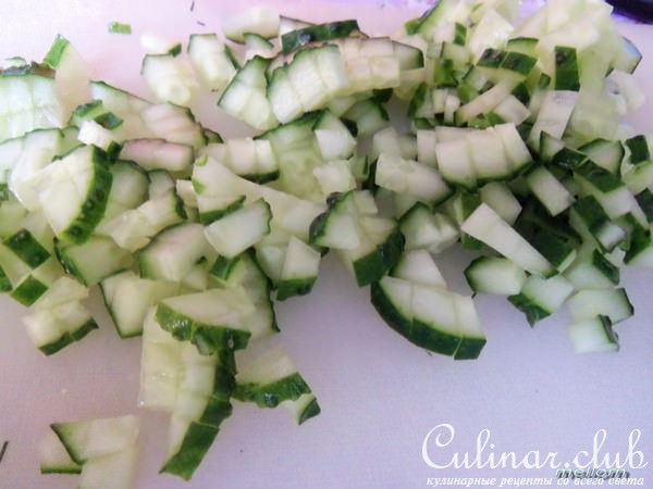 Салат с оливками и огурцом