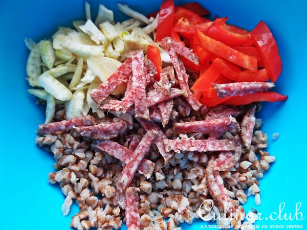 Салат с фенхелем,салями и гречкой