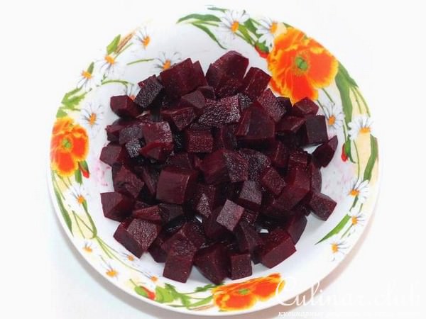 Балканский салат из свеклы с соусом