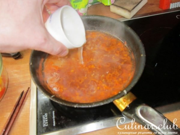Салат Кади-Ча с острым соусом