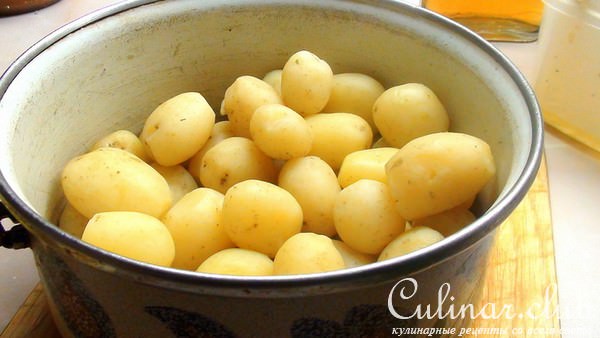 Очень вкусный картофельный салат с копчёной сёмгой.