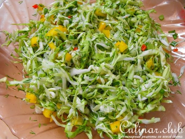 Капустный салат с заправкой из хрена