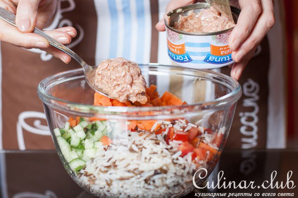 Салат с рисом и овощами