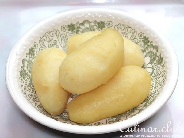Салат из картофеля с квашенной капустой и грибами