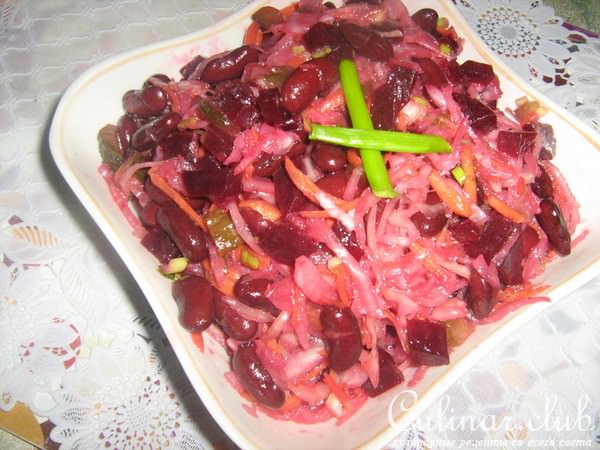 Салат из квашенной капусты,с фасолью и свеклой.