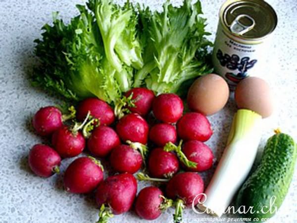 Легкий салат из редиса с маслинами