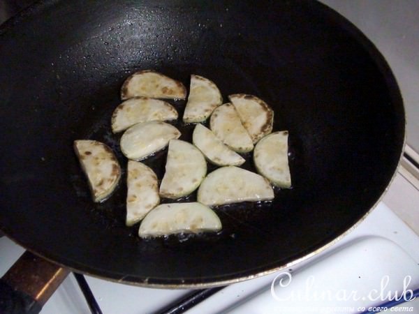 Овощной салат с брынзой и пикантной заправкой.