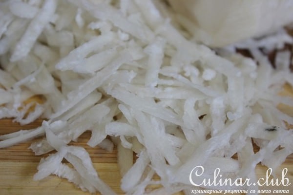 Салат из квашенной капусты и редьки
