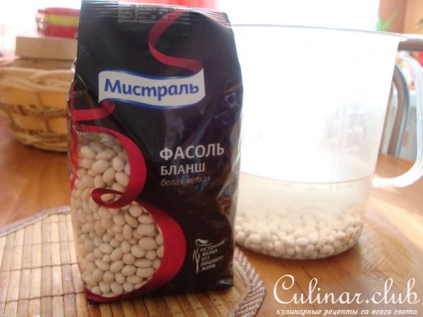 Салат с фасолью и капустой.