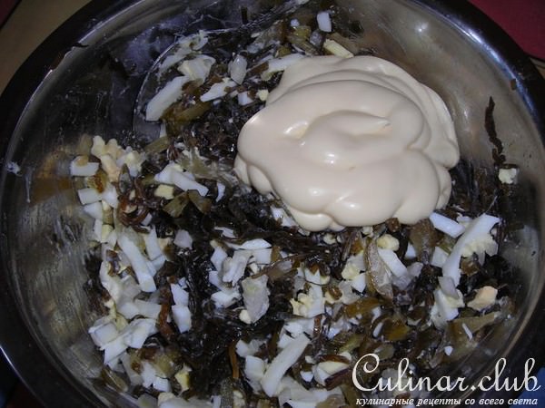 Салат из морской капусты с яйцами и маринованными огурцами (мой вариант)