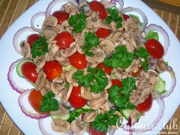 Овощной салат с быстромаринованными шампиньонами