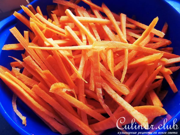 Морковный салат с творожными шариками