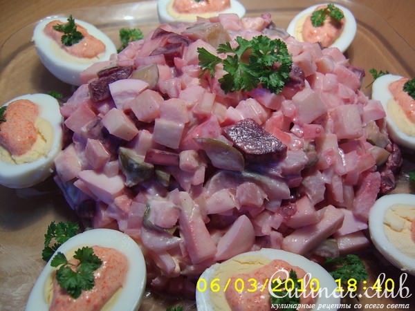 Салат селёдочный.