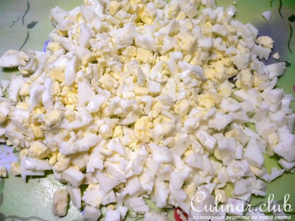 Салат с кальмарами (консервированными)