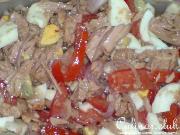 Лодочки из пекинской капусты с салатом из тунца