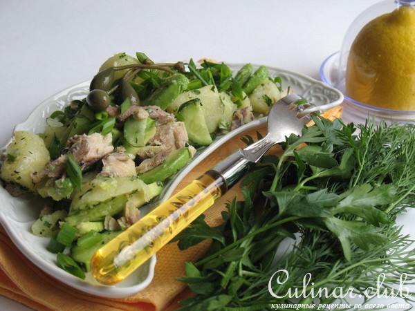 Картофельный салат с рыбкой и авокадо.