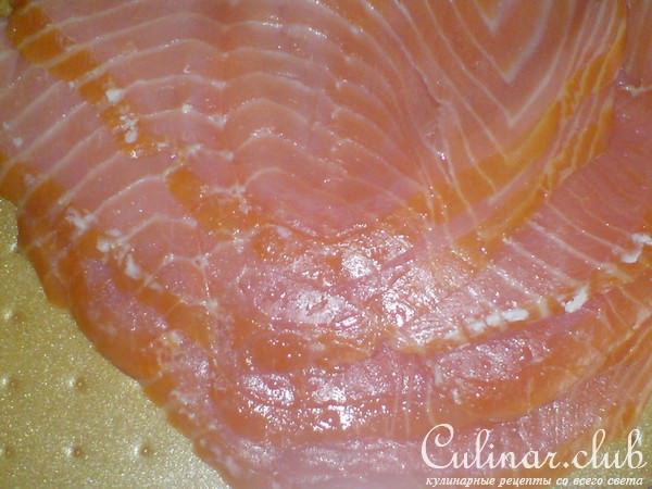 Салат из спаржи,стручков горошка и рыбы