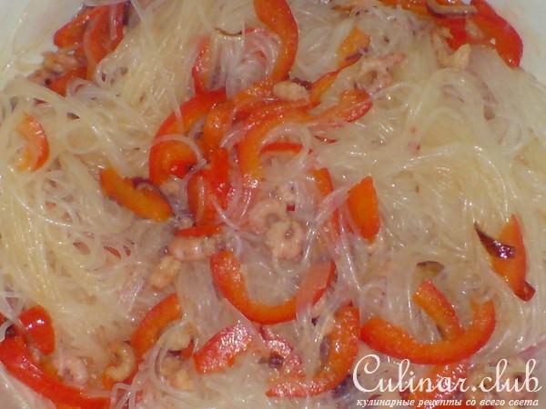 Салат из рисовой лапши с маленькими креветками