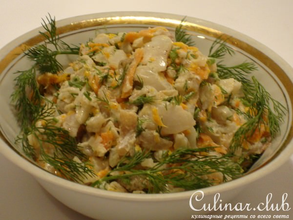 Рыбный салат с морковью