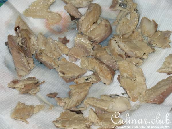 Картофельный салат с рыбкой и авокадо.