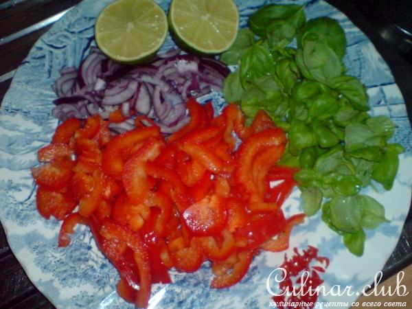 Салат из рисовой лапши с маленькими креветками