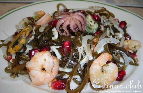 салат из морской капусты с морепродуктами