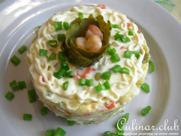 Салат с креветками (почти «оливье»)