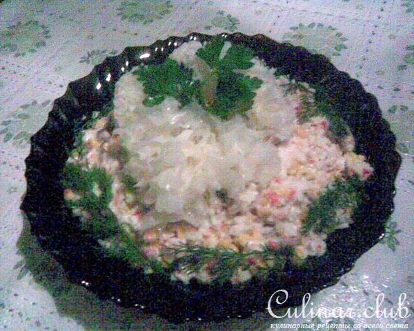Постный салат с грибами и крабовыми палочками