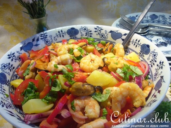 Картофельный салат с морскими фруктами