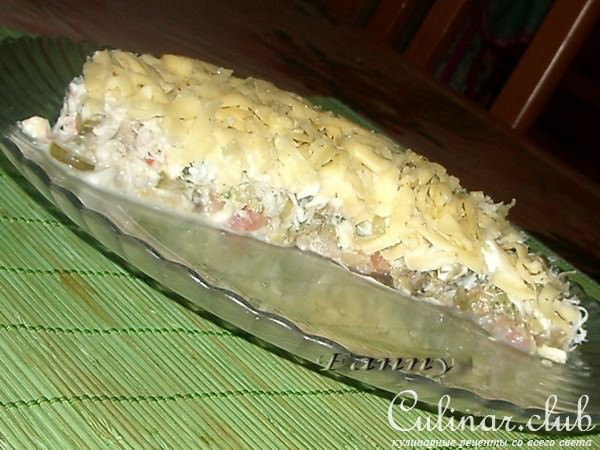 Салат с форелью и крабами