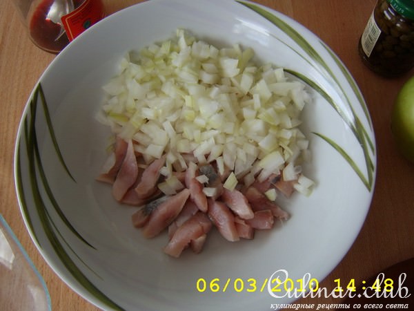 Салат селёдочный.