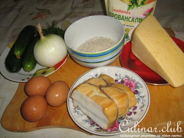 Салат из копчёного кальмара.