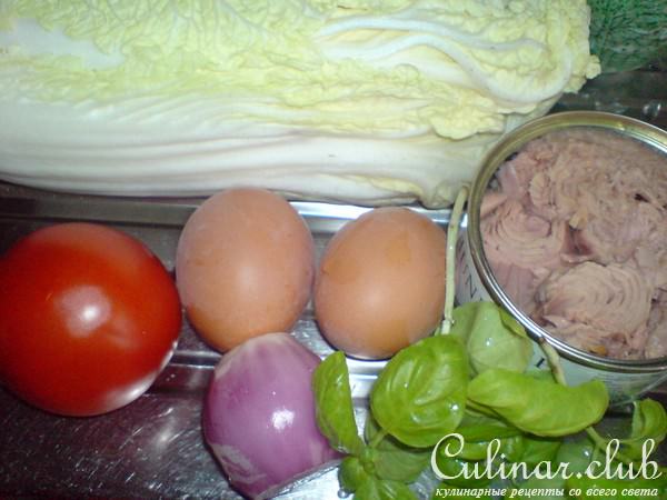 Лодочки из пекинской капусты с салатом из тунца