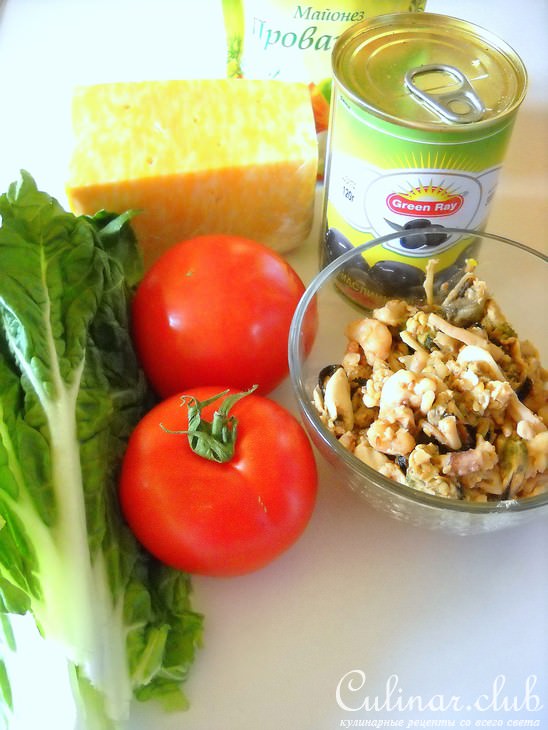 Салат слоенный с морепродуктами.