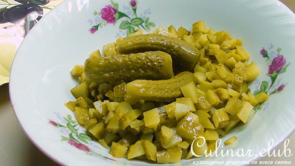 Салат из трески горячего копчения. Очень вкусный салат, фирменный, от свёкра!